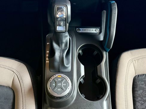 Used 2023 Ford Bronco Wildtrak AWD/4WD image 29