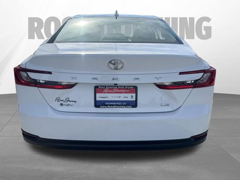 Used 2025 Toyota Camry LE image 5