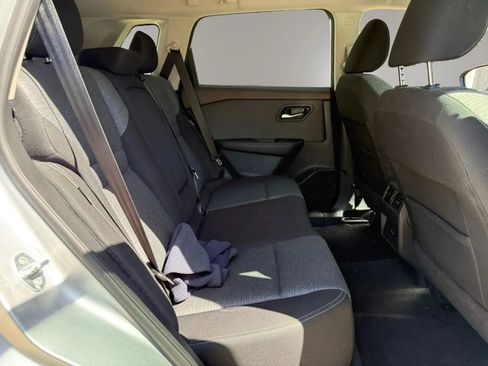 Used 2022 Nissan Rogue SV FWD image 11