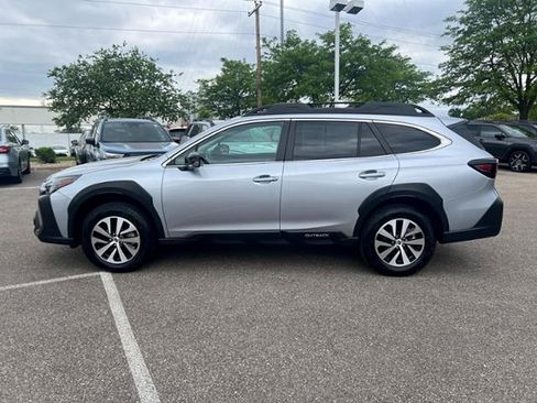 Certified 2025 Subaru Outback Premium AWD/4WD image 4