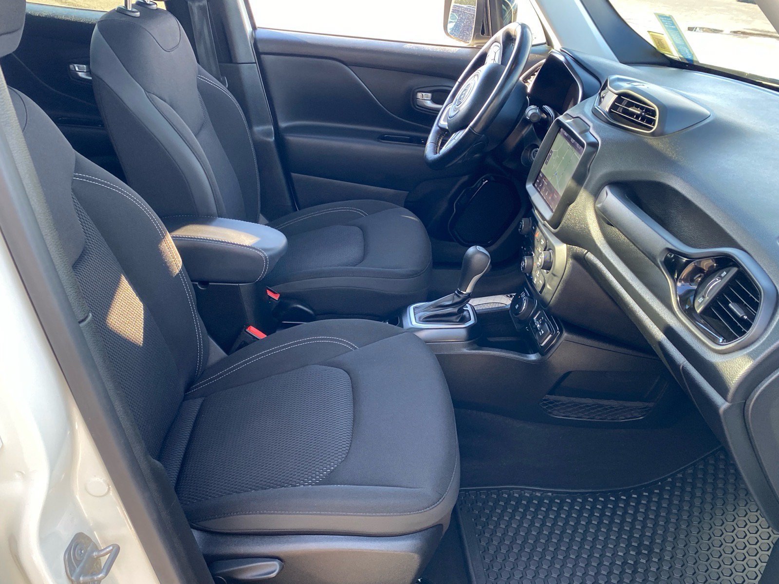 Used 2023 Jeep Renegade Altitude w/ Sun/Sound Group AWD/4WD image 27