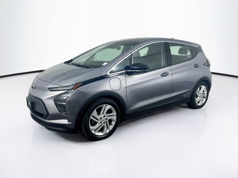 Used 2023 Chevrolet Bolt LT FWD image 3