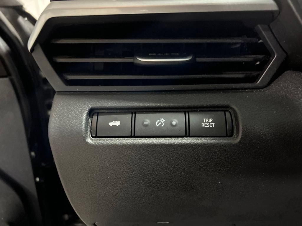 Used 2025 Nissan Altima 2.5 SV FWD image 21
