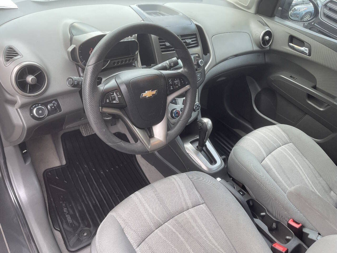 Used 2015 Chevrolet Sonic LT w/ Wheels and Fog Lamp Package FWD image 12