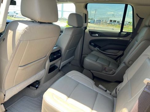 Used 2019 Chevrolet Tahoe LT w/ Luxury Package RWD image 18