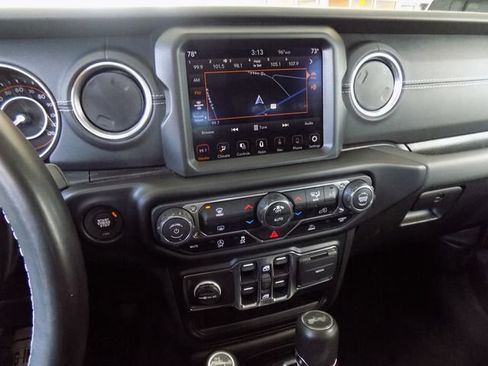 Used 2022 Jeep Wrangler Unlimited Sahara w/ LED Lighting Group AWD/4WD image 24
