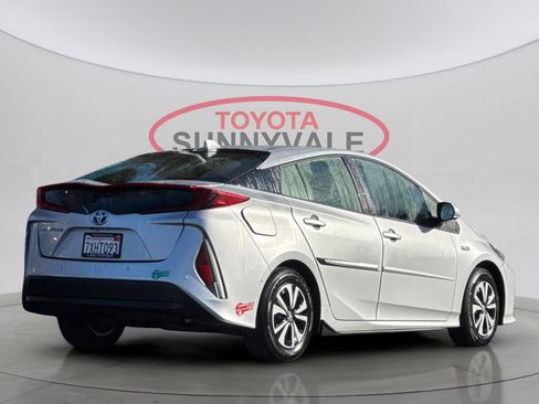 Used 2017 Toyota Prius Prime Advanced image 4