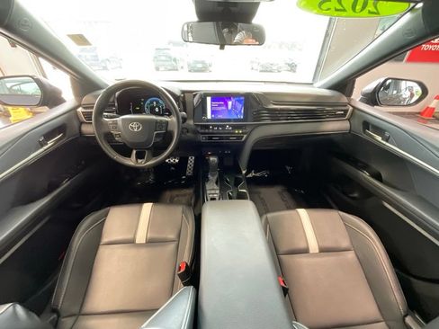 Used 2025 Toyota Camry SE FWD image 8
