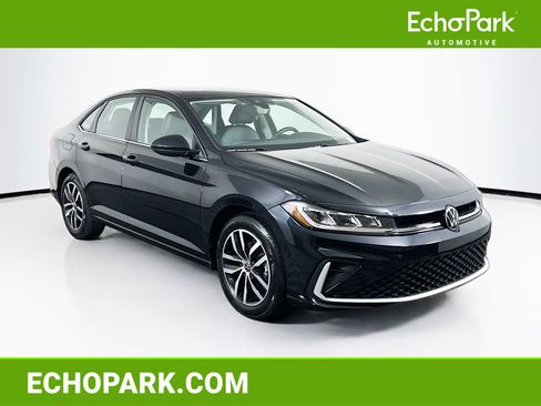 Used 2025 Volkswagen Jetta SE image 1