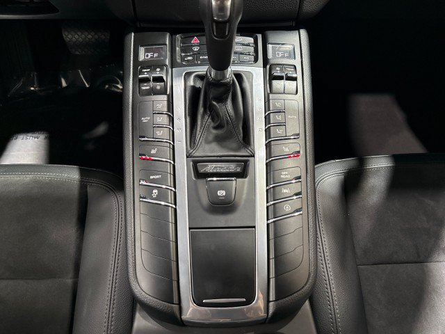 Used 2018 Porsche Macan AWD/4WD image 61