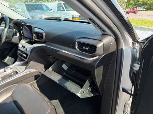 Used 2024 Ford Explorer XLT w/ Equipment Group 202A AWD/4WD image 30