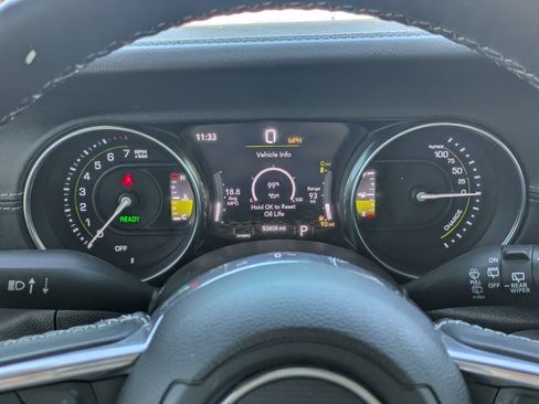 Used 2023 Jeep Wrangler Unlimited Sahara w/ Cold Weather Group AWD/4WD image 33
