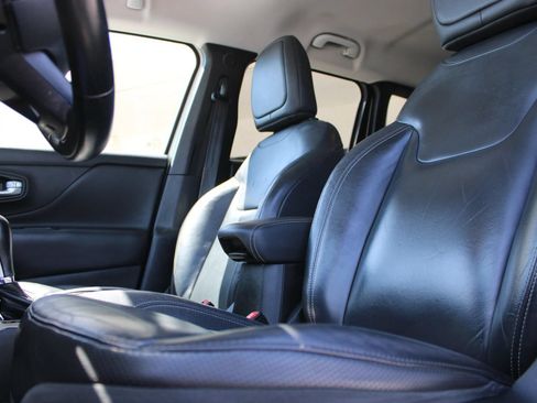 Used 2017 Jeep Renegade Limited FWD image 11