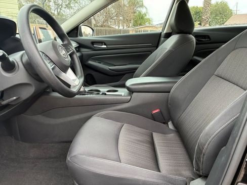 Used 2025 Nissan Altima 2.5 SV image 29