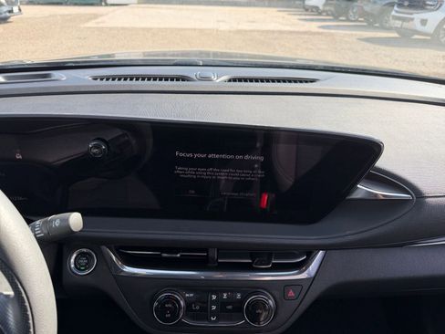 Used 2025 Buick Envista Preferred image 21