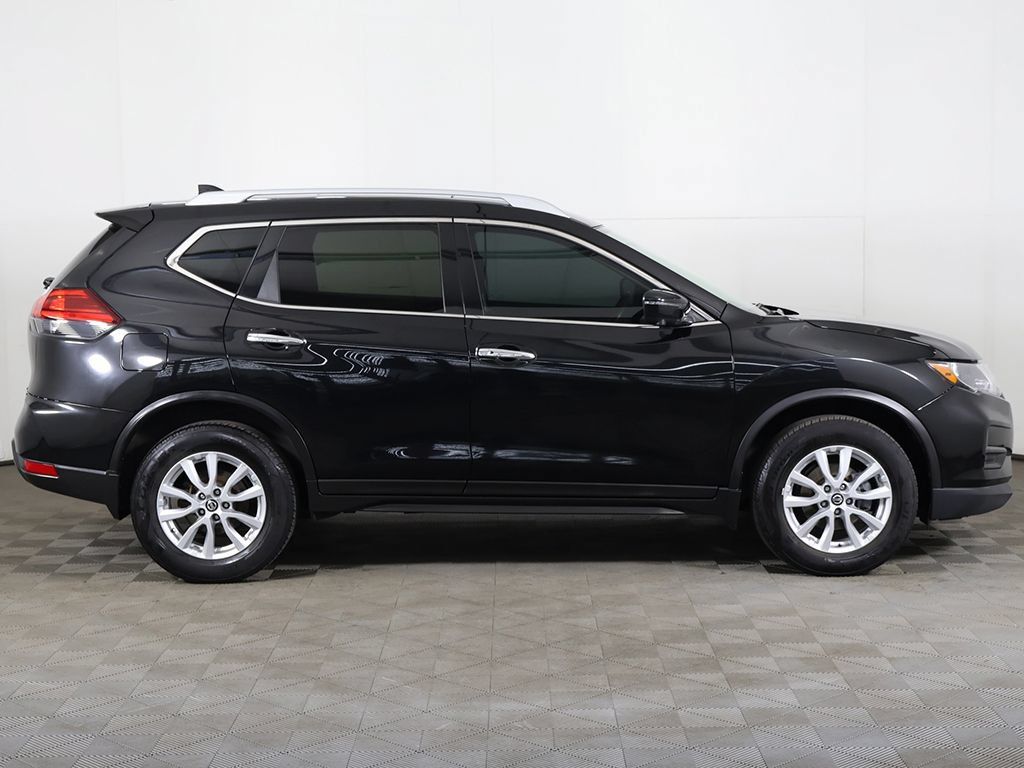 Used 2017 Nissan Rogue SV AWD/4WD image 19