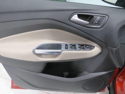 Used 2019 Ford Escape SEL image 24