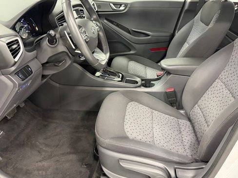 Used 2019 Hyundai Ioniq Plug-In Hybrid image 13