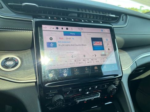 Used 2024 Jeep Grand Cherokee L Limited w/ Luxury Tech Group II image 22