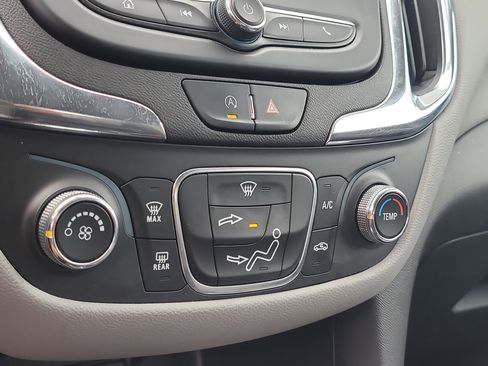 Used 2023 Chevrolet Equinox LS image 24