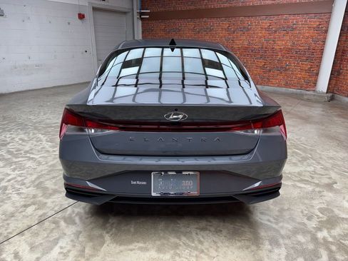 Used 2023 Hyundai Elantra SEL w/ Convenience Package FWD image 3