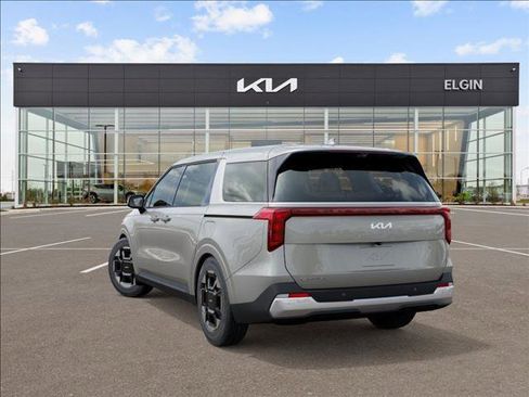 Used 2025 Kia Carnival EX image 4