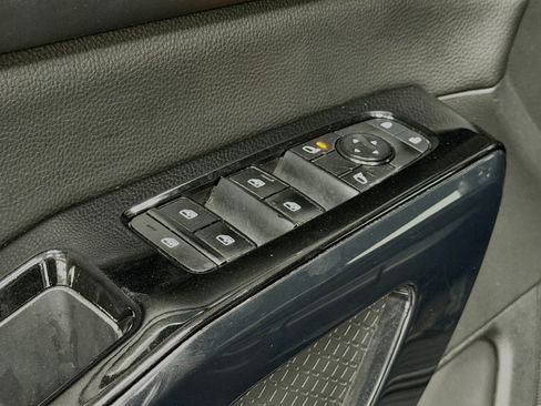 Used 2022 Nissan Pathfinder S FWD image 20