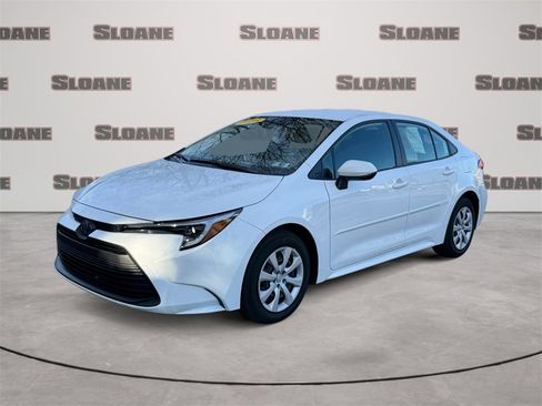 Used 2023 Toyota Corolla LE image 1
