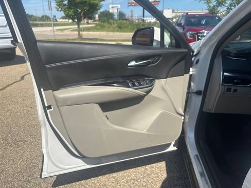 Used 2022 Cadillac XT4 Luxury AWD/4WD image 18