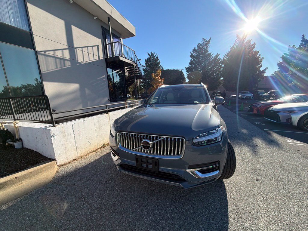 Used 2023 Volvo XC90 B6 Plus AWD/4WD image 2