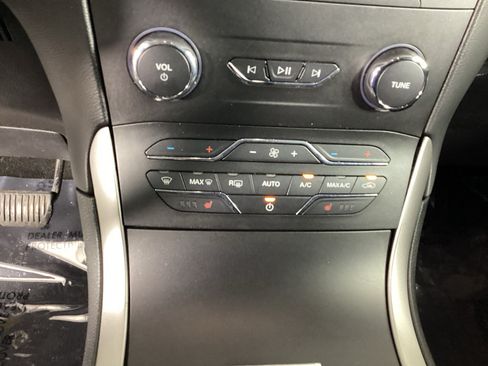 Used 2020 Ford Edge SEL w/ Cold Weather Package AWD/4WD image 26