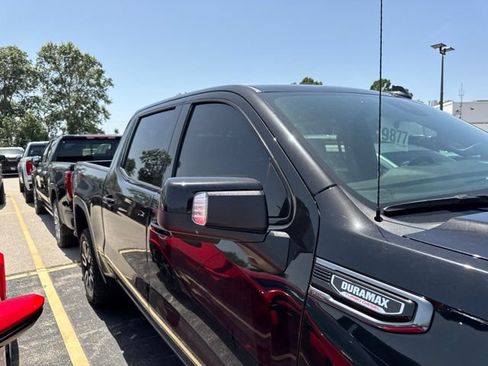 Used 2024 GMC Sierra 1500 AT4 w/ Technology Package AWD/4WD image 9