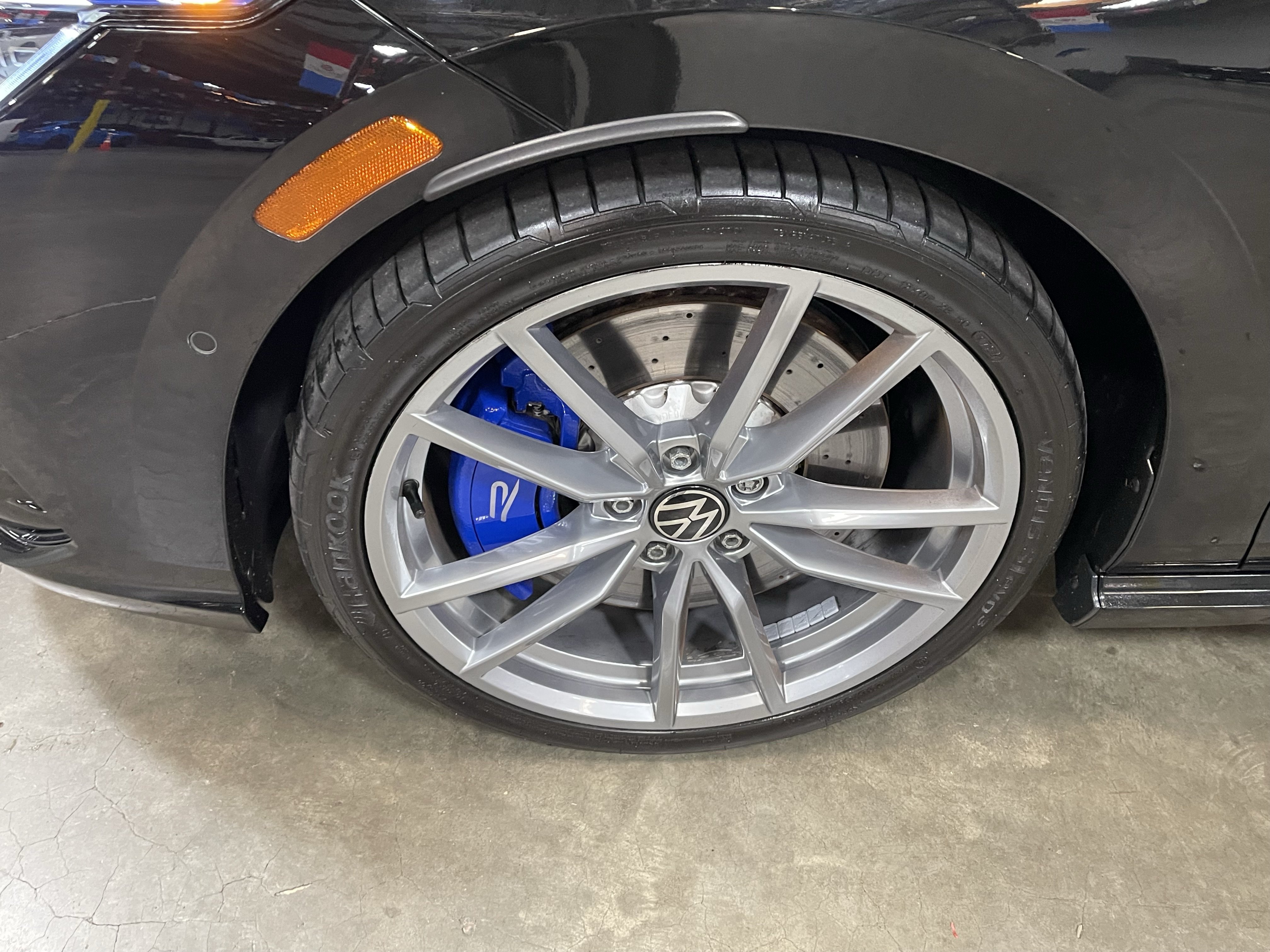 Used 2024 Volkswagen Golf R AWD/4WD image 9