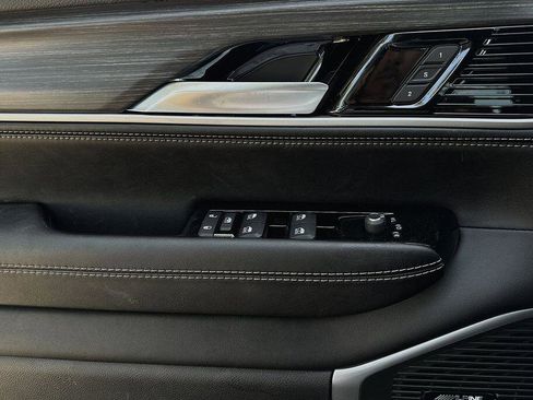 Used 2023 Jeep Wagoneer Series III w/ Preferred Equipment Group image 8