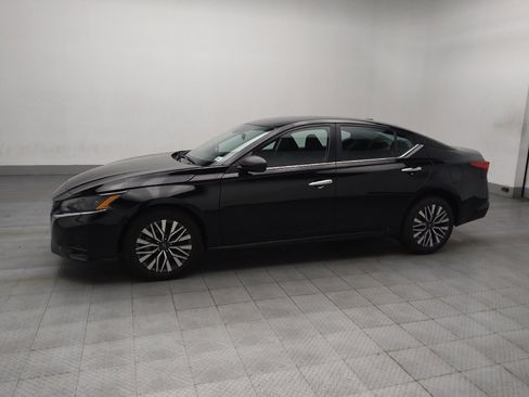 Used 2024 Nissan Altima 2.5 SV image 2