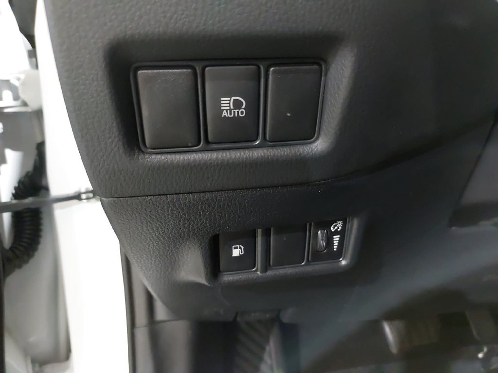 Used 2022 Toyota C-HR XLE FWD image 22