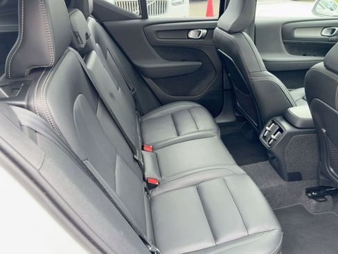 Certified 2025 Volvo XC40 B5 Plus image 23