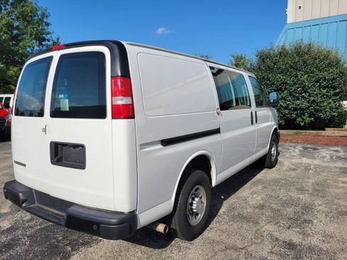 Used 2021 Chevrolet Express 2500 w/ Safety Package RWD image 10