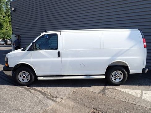 Used 2025 GMC Savana 2500 w/ Driver Convenience Package RWD image 2