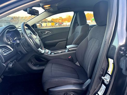 Used 2015 Chrysler 200 Limited w/ Convenience Group FWD image 3