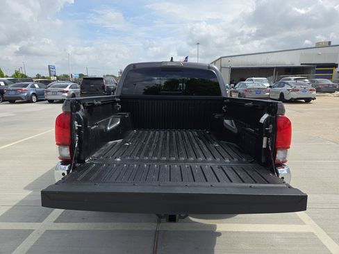 Used 2023 Toyota Tacoma SR5 AWD/4WD image 30