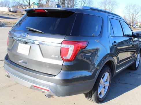 Used 2016 Ford Explorer XLT w/ Equipment Group 202A image 5