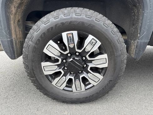 Used 2024 GMC Sierra 2500 Denali w/ Denali Reserve Package AWD/4WD image 9