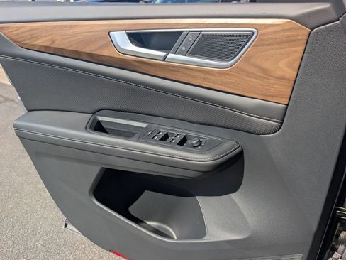 Used 2025 Volkswagen Atlas SE image 20