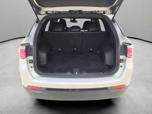 Used 2025 Jeep Compass Latitude image 12