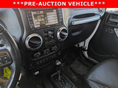 Used 2017 Jeep Wrangler Unlimited Rubicon w/ Connectivity Group image 28
