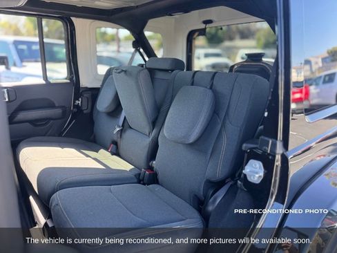 Used 2025 Jeep Wrangler Unlimited Sahara AWD/4WD image 12