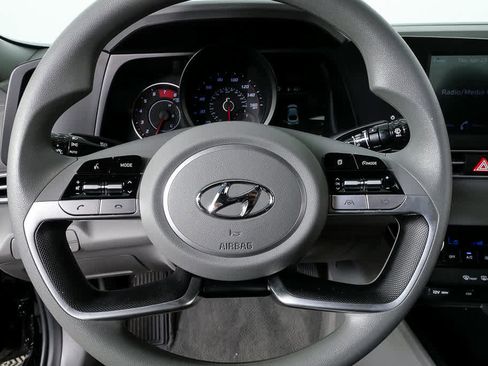 Used 2023 Hyundai Elantra SEL FWD image 8