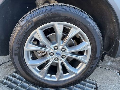 Used 2023 Ford Explorer Limited w/ Limited Technology Package image 10