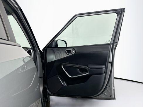 Used 2023 Kia Soul LX image 30